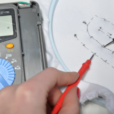 Токопроводящая нить 10 метров (нитка, веревка, провод для одежды)