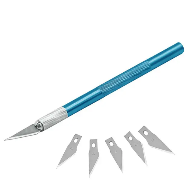 Скальпель (нож-ручка + запасные лезвия)